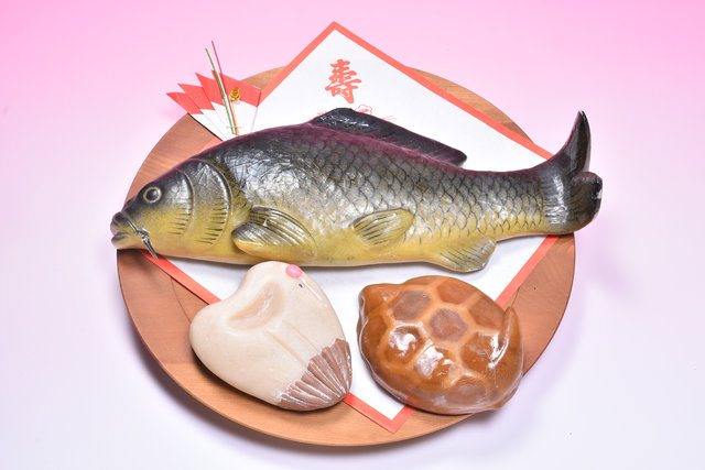 鯉と鶴・亀の生菓子